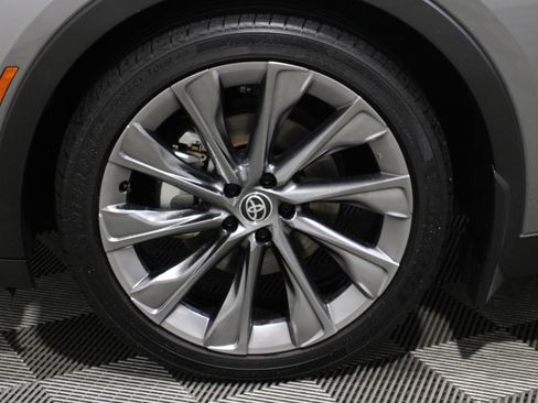 Used 2025 Toyota Crown Limited image 33