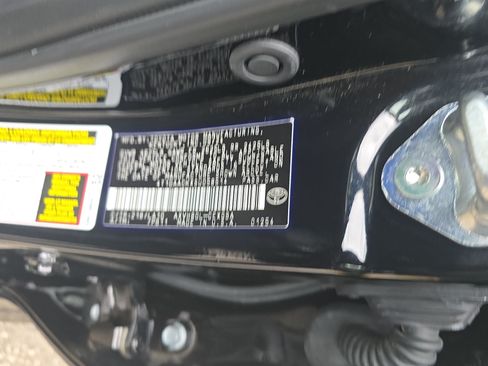 Used 2025 Toyota Camry XLE FWD image 33