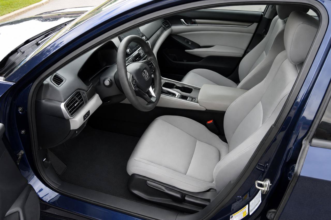 Used 2019 Honda Accord LX image 12