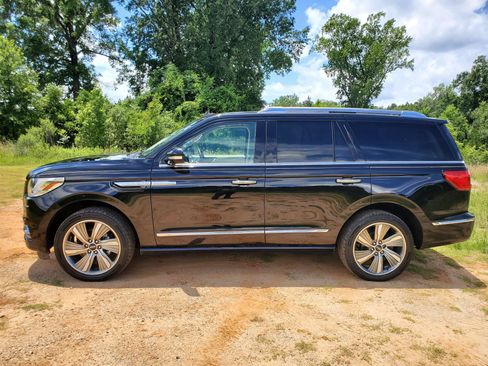 Used 2018 Lincoln Navigator Reserve AWD/4WD image 5