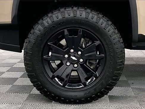 Used 2022 Chevrolet Colorado ZR2 w/ ZR2 Dusk Special Edition image 9