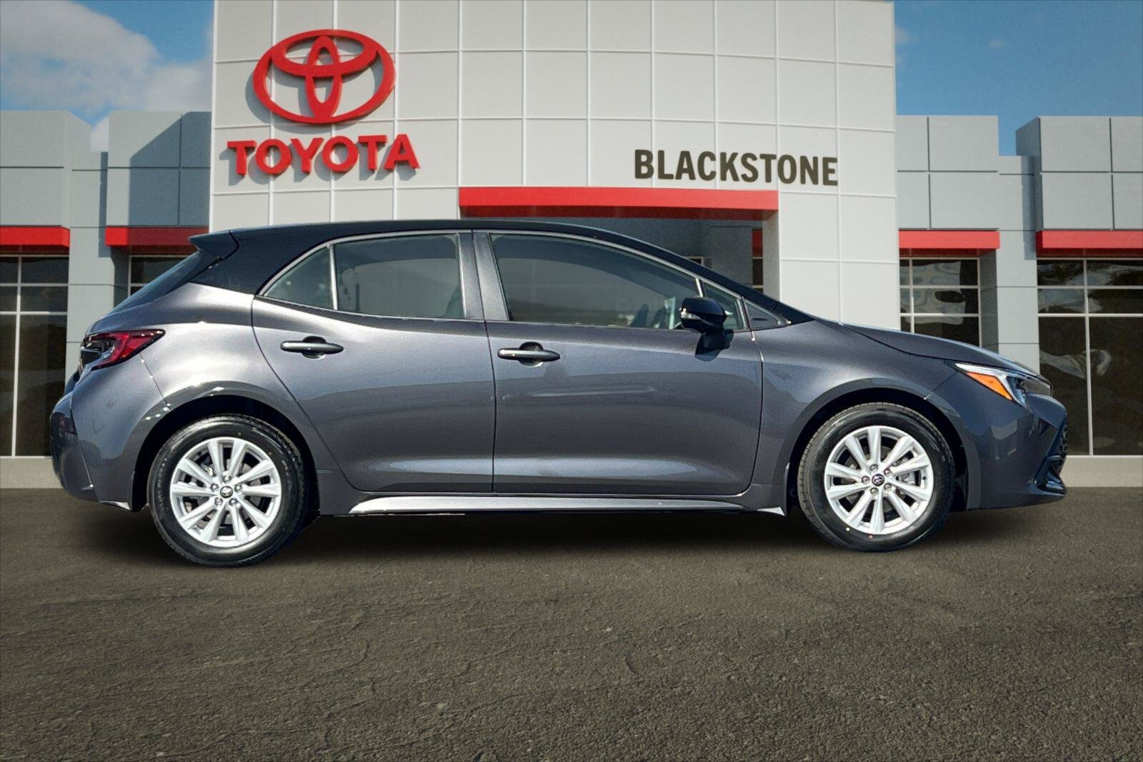 Used 2027 Toyota Corolla SE w/ SE Premium Package FWD image 2