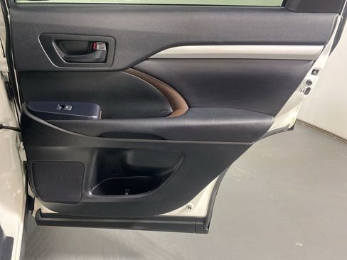 Used 2015 Toyota Highlander Plus image 30