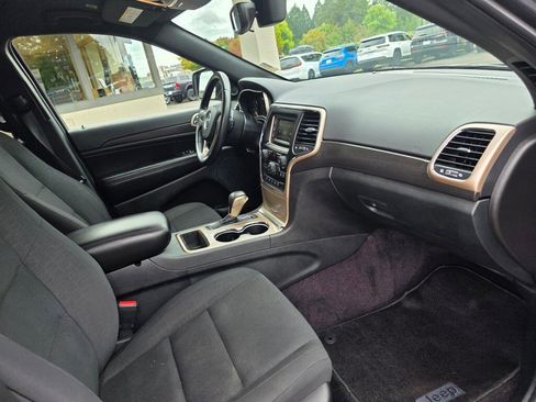 Used 2017 Jeep Grand Cherokee Laredo w/ Quick Order Package 23E image 25