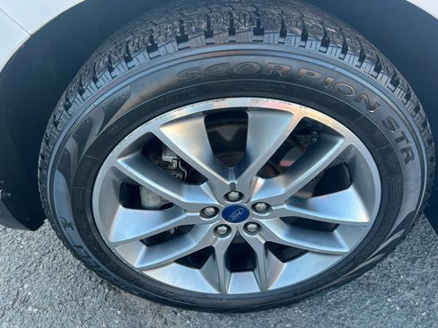 Used 2018 Ford Edge Titanium w/ Equipment Group 302A image 10