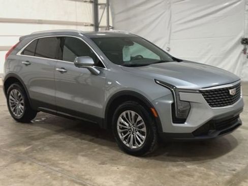 Certified 2025 Cadillac XT4 Premium Luxury image 2