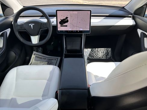 Used 2020 Tesla Model Y Long Range image 20