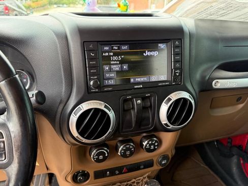 Used 2012 Jeep Wrangler Sahara w/ Connectivity Group AWD/4WD image 18