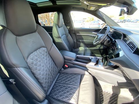 Used 2022 Audi e-tron S Premium Plus image 20