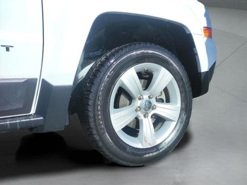 Used 2011 Jeep Patriot Latitude AWD/4WD image 30