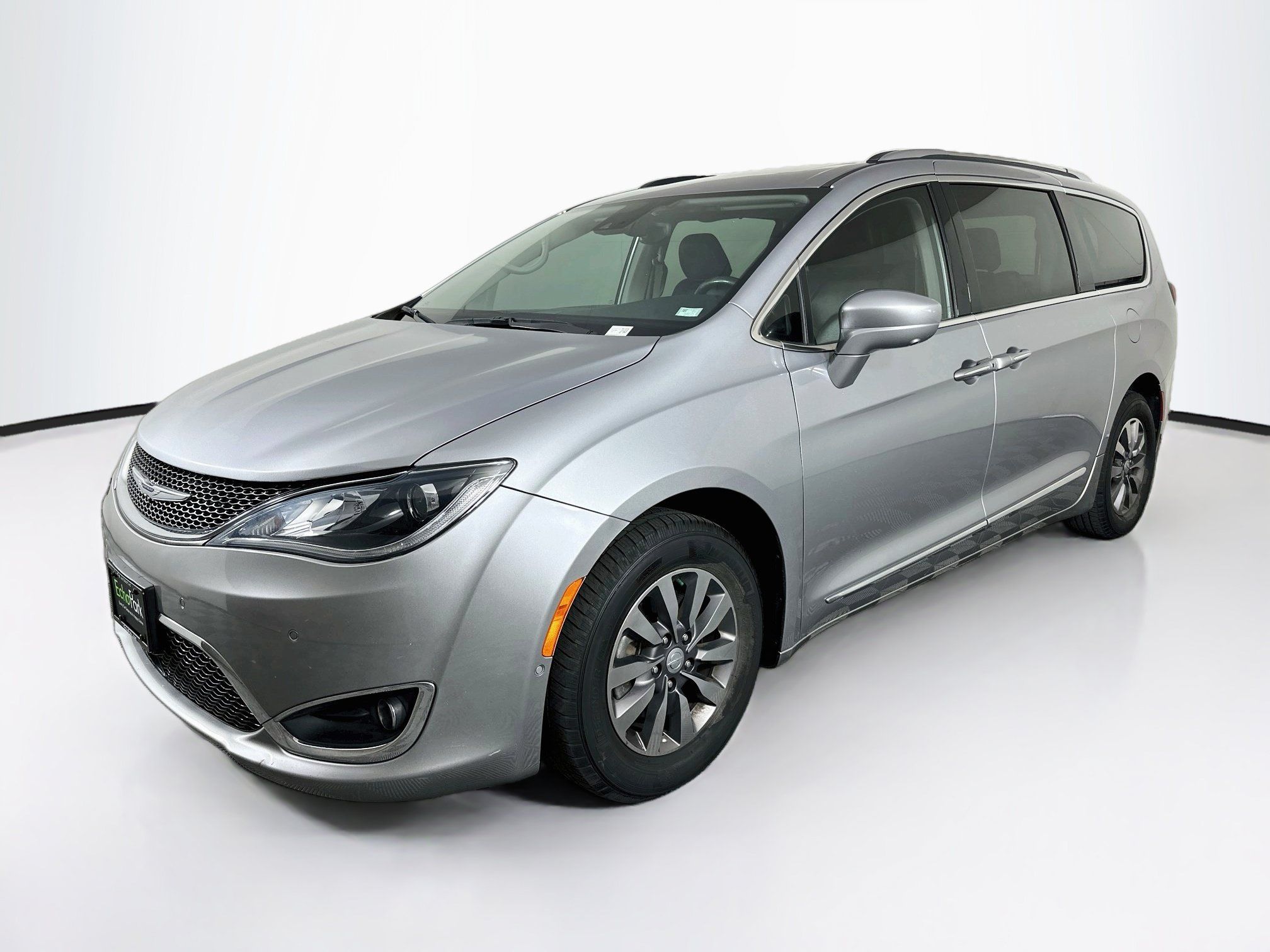 Used 2019 Chrysler Pacifica Touring-L Plus w/ Advanced Safetytec Group FWD image 3