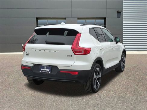 Used 2025 Volvo XC40 B5 Plus image 7