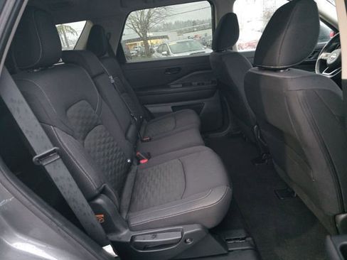 Used 2024 Nissan Pathfinder SV image 11
