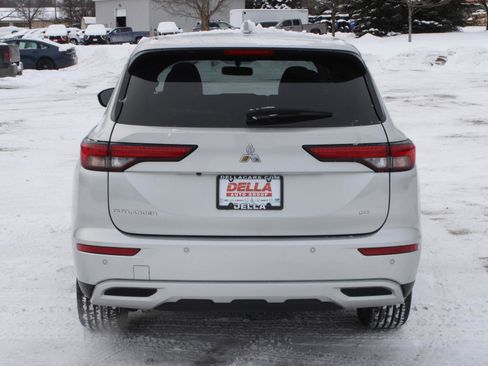 Used 2024 Mitsubishi Outlander SE Black Edition image 6