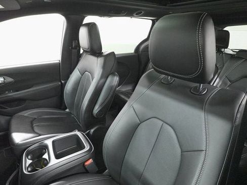 New 2026 Chrysler Pacifica Select image 12