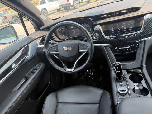 Used 2024 Cadillac XT6 Premium Luxury w/ LPO, Floor Liner Package AWD/4WD image 25