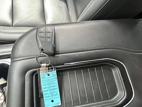 Used 2022 Chevrolet Suburban LT RWD image 47