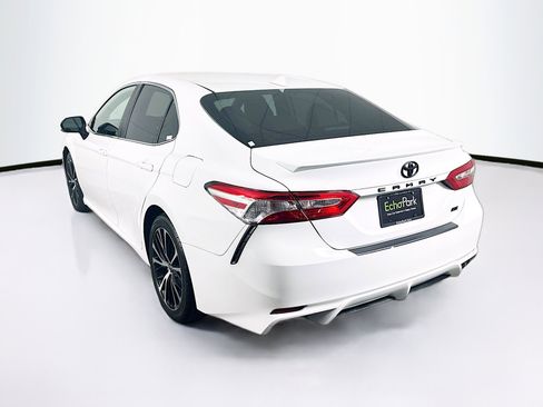Used 2020 Toyota Camry SE w/ Convenience Package FWD image 5