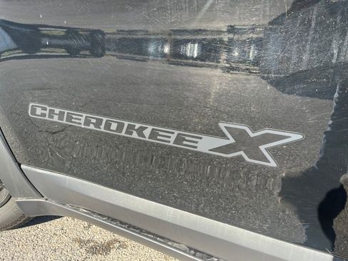 Used 2022 Jeep Cherokee Latitude w/ Sun & Sound Group AWD/4WD image 29
