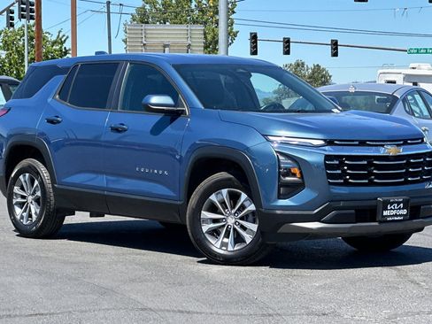 Used 2025 Chevrolet Equinox LT AWD/4WD image 2