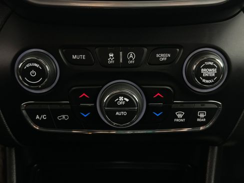 Used 2019 Jeep Cherokee Limited AWD/4WD image 12