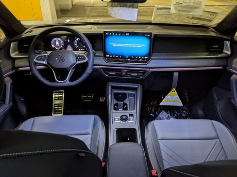 New 2025 Volkswagen Tiguan SE R-Line image 12