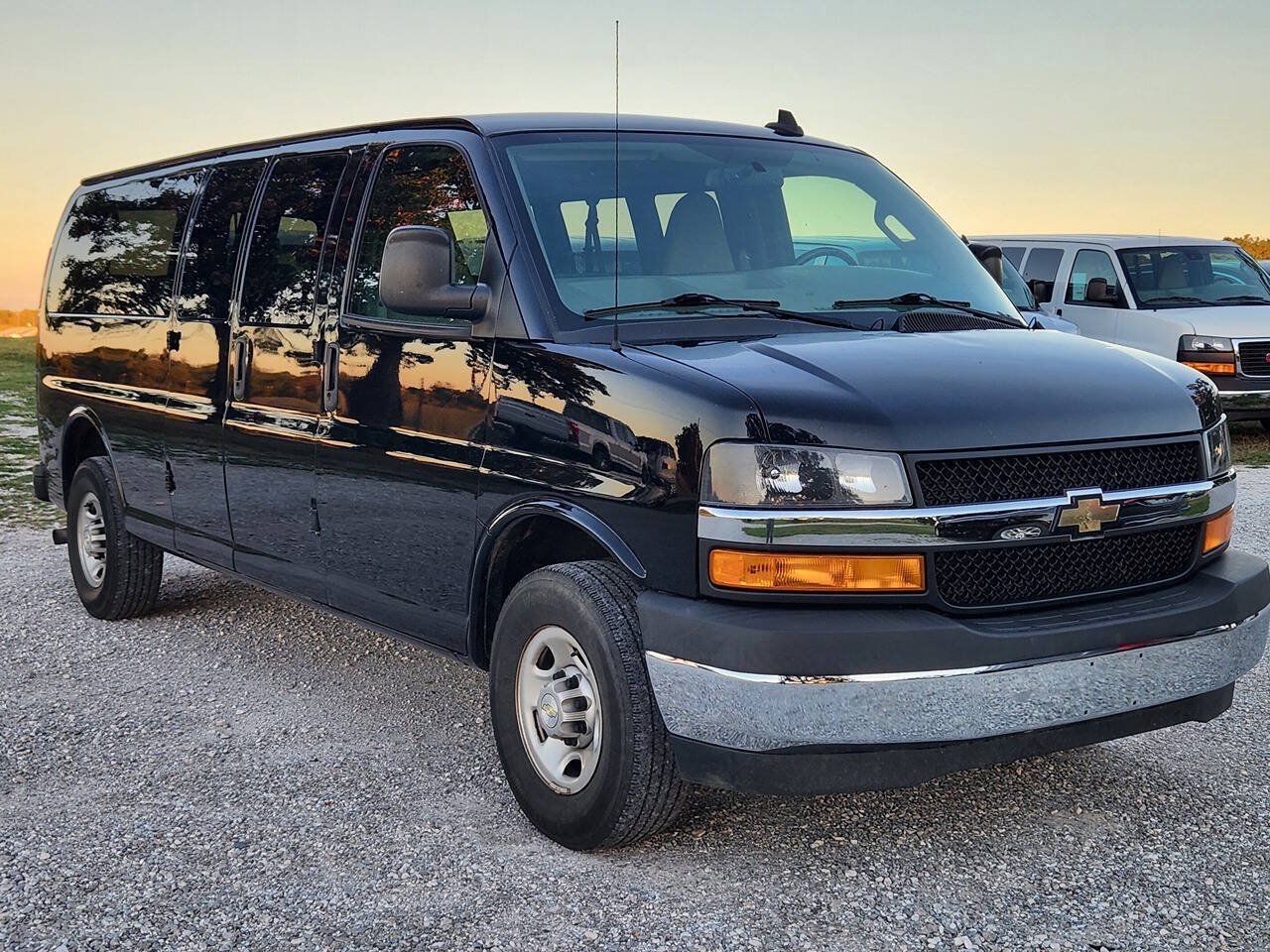 Used 2020 Chevrolet Express 3500 LS RWD image 5