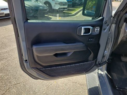 Used 2022 Jeep Wrangler Unlimited Sahara image 10