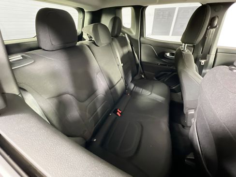 Used 2022 Jeep Renegade Latitude w/ Convenience Group AWD/4WD image 26