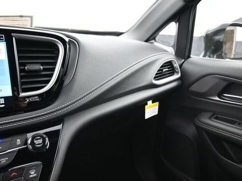 New 2026 Chrysler Pacifica Select AWD/4WD image 18