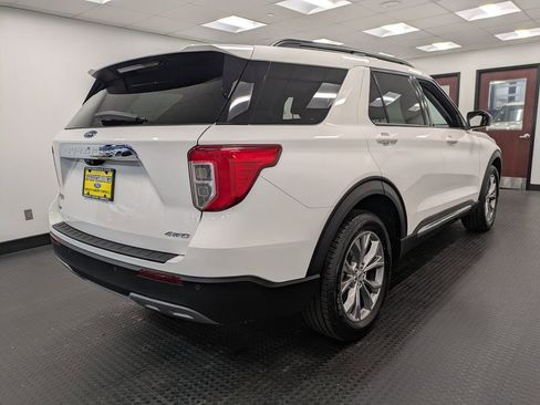 Used 2022 Ford Explorer XLT w/ Equipment Group 202A image 4