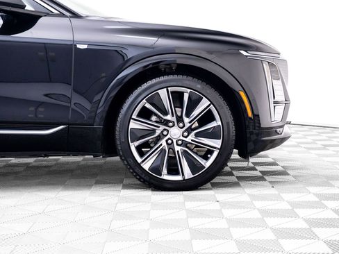 Certified 2025 Cadillac Lyriq Luxury w/ LPO, Floor Liner Package AWD/4WD image 37