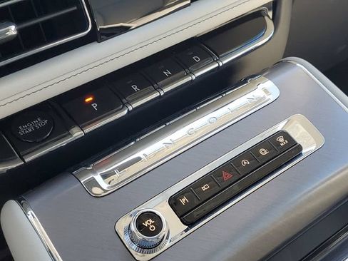 New 2025 Lincoln Aviator AWD w/ Jet Appearance Package image 21