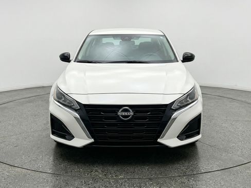 Used 2025 Nissan Altima 2.5 SV image 2