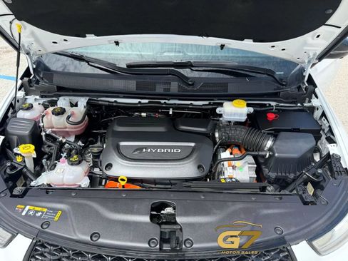 Used 2024 Chrysler Pacifica Limited FWD image 29