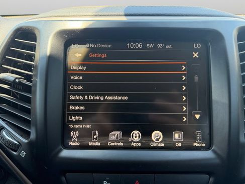 Used 2017 Jeep Cherokee Limited AWD/4WD image 27