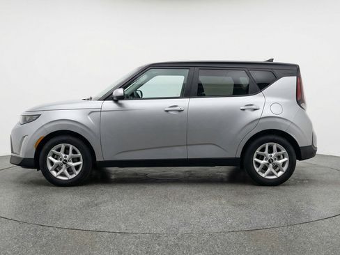 Used 2025 Kia Soul LX w/ LX Technology Package FWD image 5
