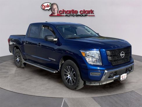 Used 2024 Nissan Titan SV image 8