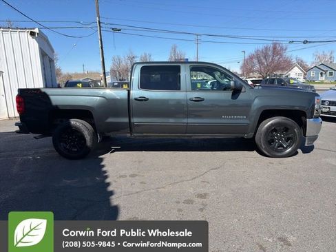 Used 2018 Chevrolet Silverado 1500 LT w/ All Star Edition image 4