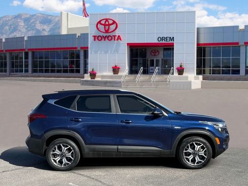 Used 2022 Kia Seltos EX AWD/4WD image 3