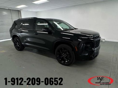 Used 2024 Chevrolet Traverse RS image 1