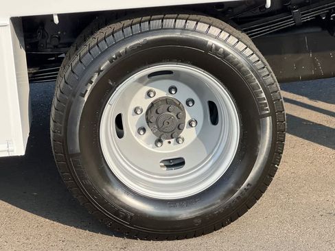 New 2024 Ford F350 XL w/ XL Chrome Package image 25