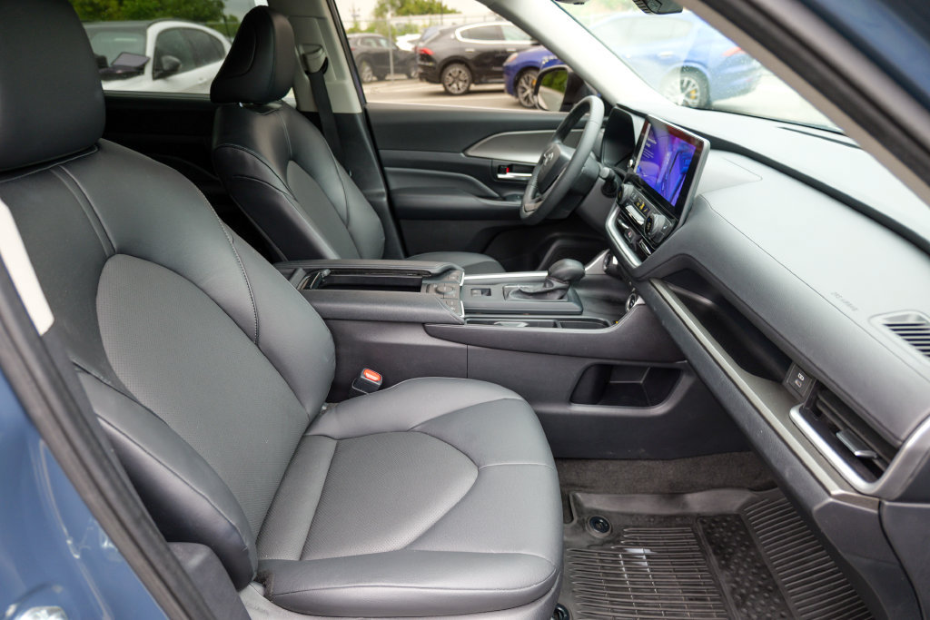 Used 2024 Toyota Grand Highlander AWD image 36