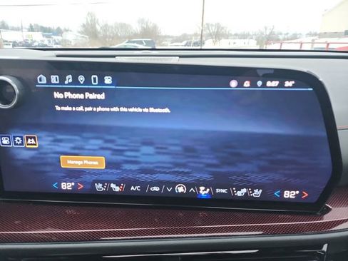 Used 2024 Chevrolet Traverse RS image 25