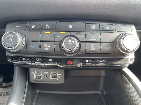 Used 2024 Dodge Durango GT AWD/4WD image 25