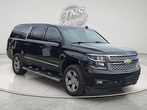 Used 2019 Chevrolet Suburban LT w/ LT Signature Package AWD/4WD image 8