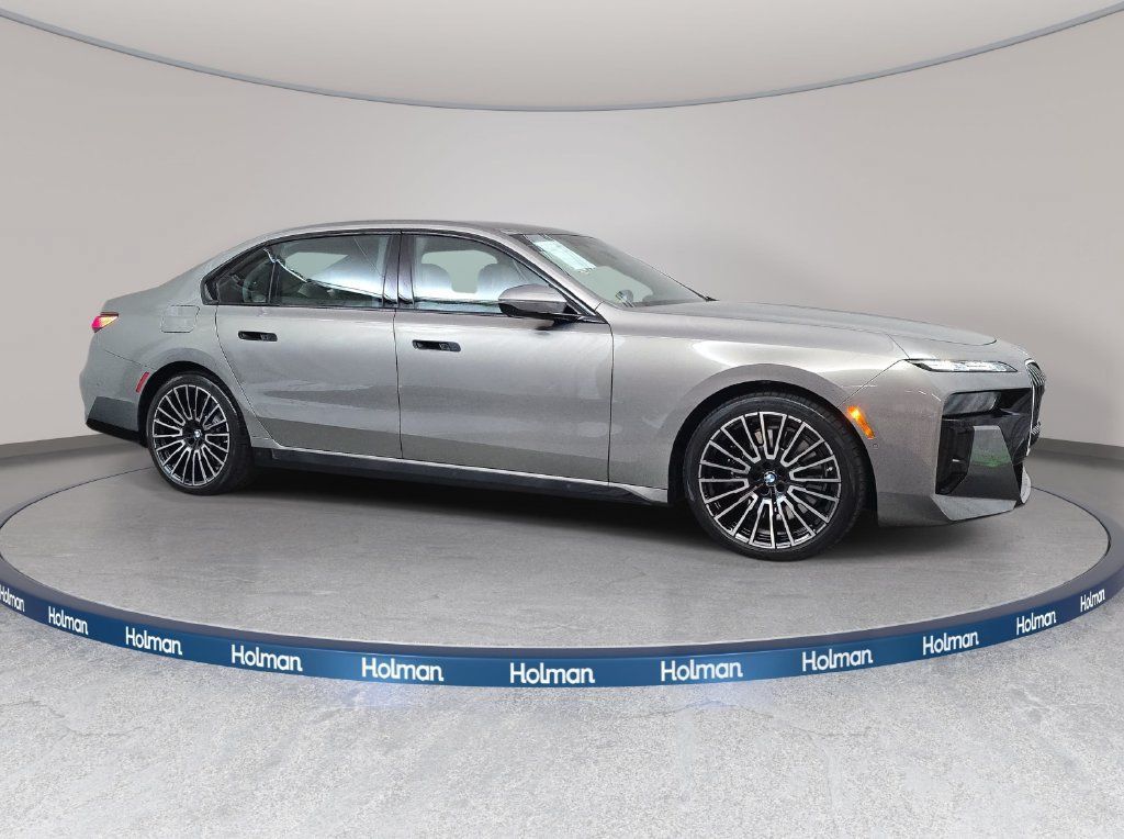 Used 2025 BMW 760i xDrive w/ Executive Package AWD/4WD image 4