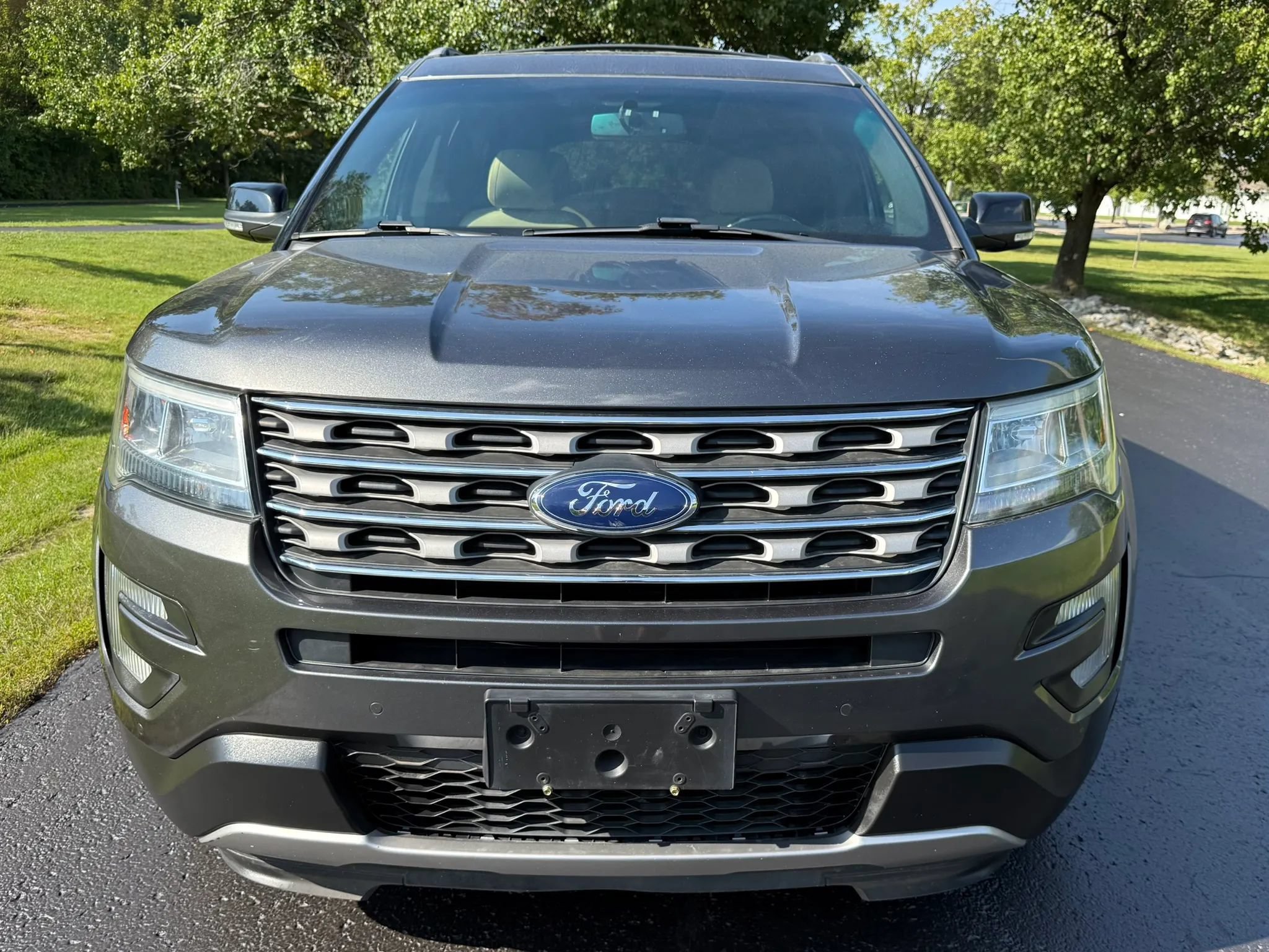 Used 2017 Ford Explorer XLT w/ Equipment Group 201A FWD image 2