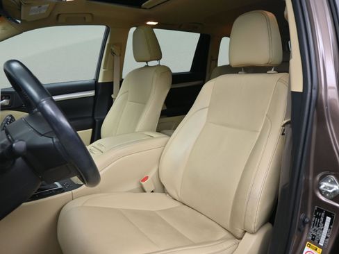 Used 2019 Toyota Highlander XLE image 33