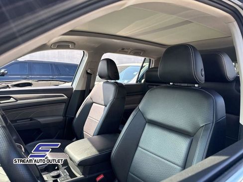 Used 2022 Volkswagen Atlas SEL R-Line image 34